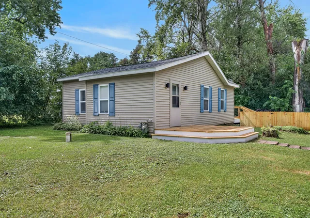 Photo 2 of Single family home for sale at 521 Elaine Ter, Lakemoor, IL 60051 | MLS# 12758341 | Listing updated on 2026-10-06