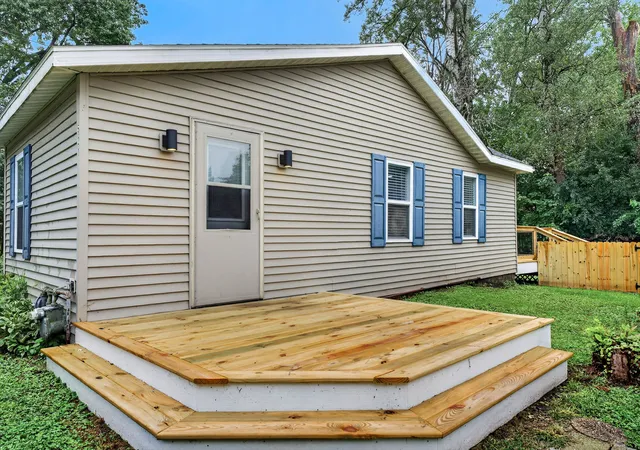 Photo 3 of Single family home for sale at 521 Elaine Ter, Lakemoor, IL 60051 | MLS# 12758341 | Listing updated on 2026-10-06