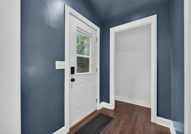 Photo 3 of Single family home for sale at 521 Elaine Ter, Lakemoor, IL 60051 | MLS# 12758341 | Listing updated on 2026-10-06