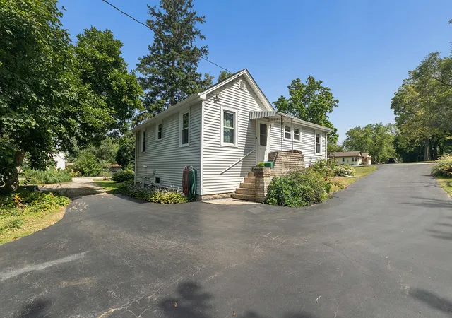 Photo 2 of Single family home for sale at 150 E 2nd Avenue, New Lenox, IL 60451 | MLS# 12758346 | Listing updated on 2026-10-04