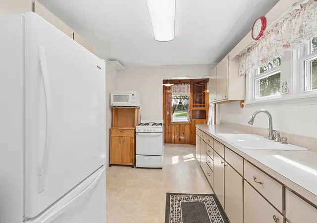 Photo 4 of Single family home for sale at 150 E 2nd Avenue, New Lenox, IL 60451 | MLS# 12758346 | Listing updated on 2026-10-15