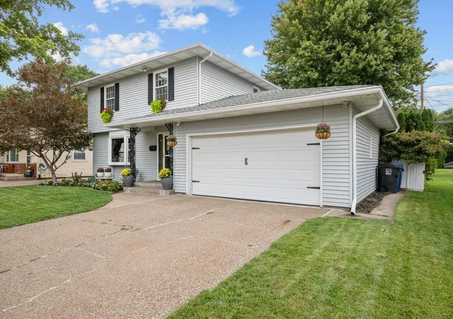 Photo 2 of Sale Pending at 3610 37th Street, Moline, IL 61265 | MLS# 12758352 | Listing updated on 2026-09-25