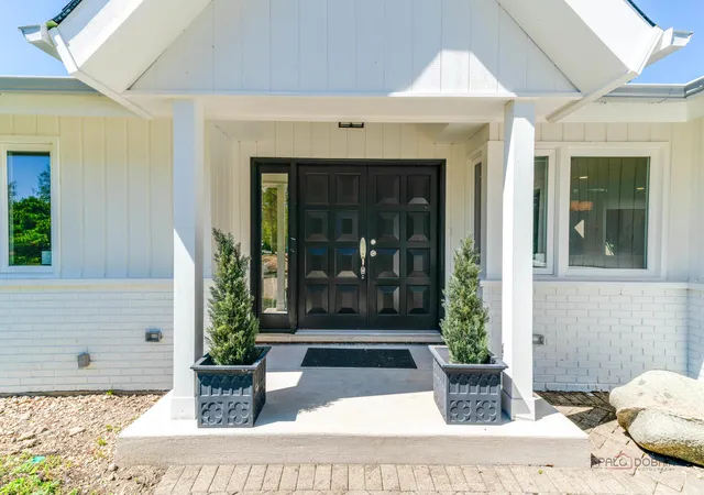 Photo 2 of Single family home for sale at 18 Alexandra Dr, Mettawa, IL 60048 | MLS# 12758363 | Listing updated on 2026-09-27