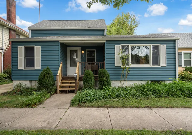Photo 1 of Single family home for sale at 412 E Jackson St, Morris, IL 60450 | MLS# 12758366 | Listing updated on 2026-10-07