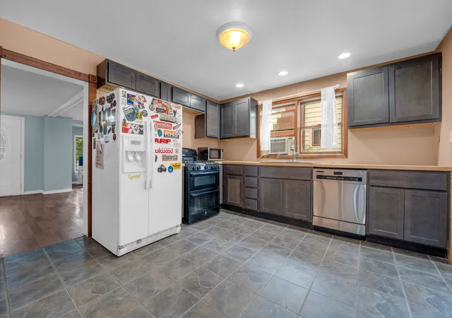 Photo 4 of Single family home for sale at 412 E Jackson St, Morris, IL 60450 | MLS# 12758366 | Listing updated on 2026-10-07