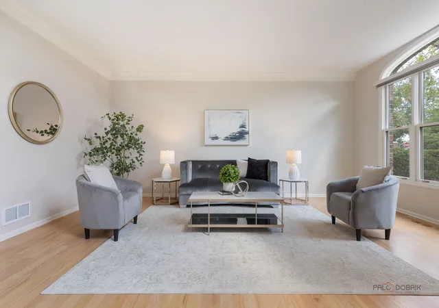 Photo 4 of Single family home for sale at 818 W Lukas Ave, Palatine, IL 60067 | MLS# 12758367 | Listing updated on 2026-09-24