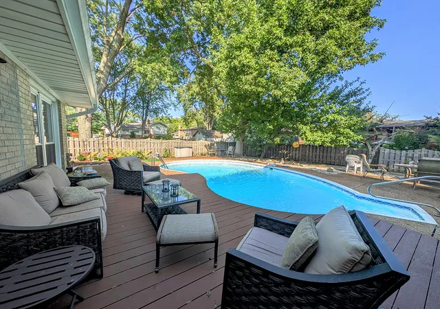 Photo 2 of Single family home for sale at 910 E Cherry Ln, Arlington Heights, IL 60004 | MLS# 12758378 | Listing updated on 2026-10-03