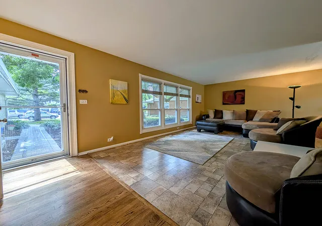 Photo 3 of Single family home for sale at 910 E Cherry Ln, Arlington Heights, IL 60004 | MLS# 12758378 | Listing updated on 2026-10-03