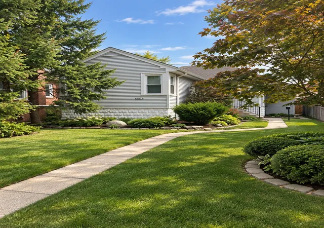 Single family home for sale at 10825 S Artesian Ave, Chicago, IL 60655 | MLS# 12758380