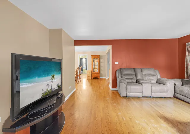 Photo 4 of Single family home for sale at 10825 S Artesian Ave, Chicago, IL 60655 | MLS# 12758380 | Listing updated on 2026-09-24