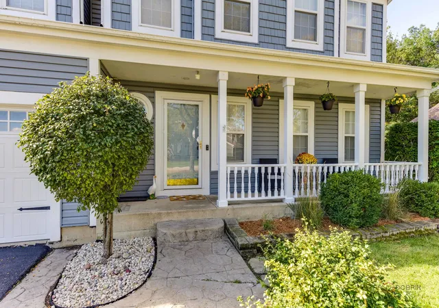 Photo 1 of Single family home for sale at 34098 N Sulkey Dr, Grayslake, IL 60030 | MLS# 12758386 | Listing updated on 2026-10-23