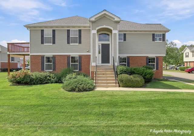 Photo 1 of Single family home for sale at 512 Legend Ln, Mc Henry, IL 60050 | MLS# 12758399 | Listing updated on 2026-09-14