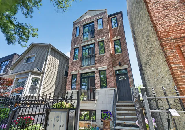 Condo for sale at 2709 N Campbell Ave #1, Chicago, IL 60647 | MLS# 12758400