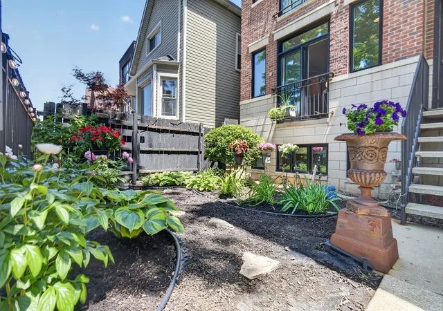 Photo 3 of Condo for sale at 2709 N Campbell Ave #1, Chicago, IL 60647 | MLS# 12758400 | Listing updated on 2026-09-21