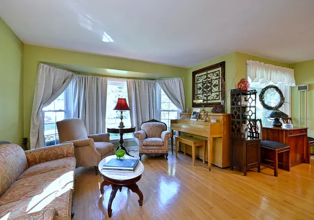 Photo 4 of Single family home for sale at 2407 Forest View Ave, River Grove, IL 60171 | MLS# 12758408 | Listing updated on 2026-09-24