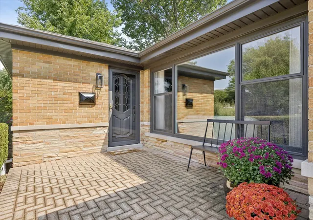 Photo 2 of Single family home for sale at 17 Golf Ave, Clarendon Hills, IL 60514 | MLS# 12758417 | Listing updated on 2026-09-27