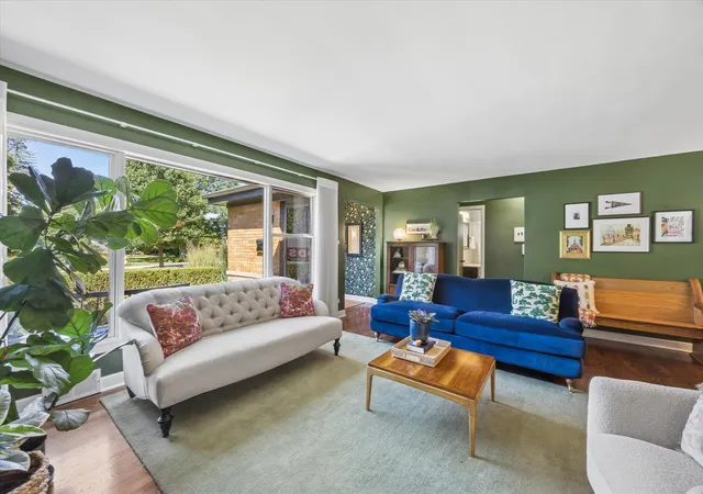 Photo 3 of Single family home for sale at 17 Golf Ave, Clarendon Hills, IL 60514 | MLS# 12758417 | Listing updated on 2026-09-27