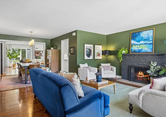 Photo 3 of Single family home for sale at 17 Golf Ave, Clarendon Hills, IL 60514 | MLS# 12758417 | Listing updated on 2026-09-27
