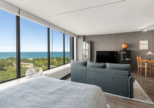 Photo 4 of Sale Pending at 5455 N Sheridan Rd #1907, Chicago, IL 60640 | MLS# 12758419 | Listing updated on 2026-10-09