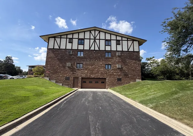 Photo 2 of Condo for sale at 11006 S Theresa Cir #3B, Palos Hills, IL 60465 | MLS# 12758443 | Listing updated on 2026-09-22