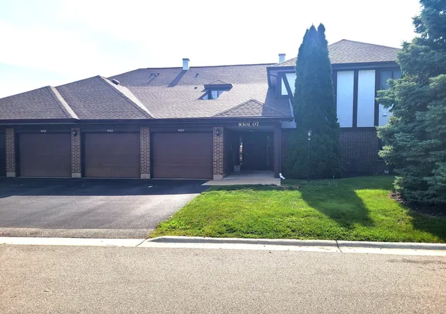 Photo 1 of Condo for sale at 9303 Montgomery Dr #154, Orland Park, IL 60462 | MLS# 12758445 | Listing updated on 2026-09-14