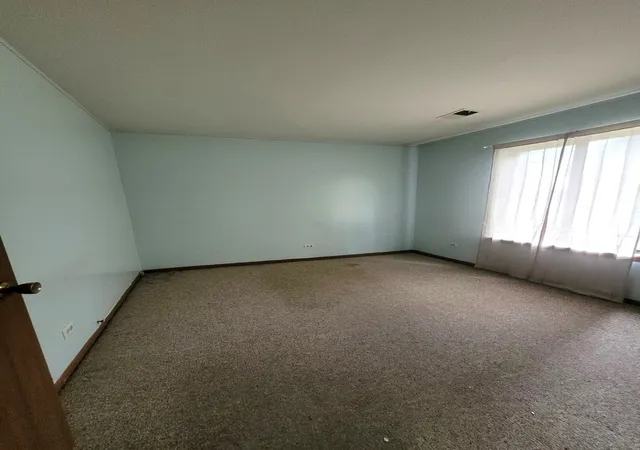 Listing Photo 2 - Condo for sale in building located at 9303 Montgomery Dr, Orland Park, IL 60462 - Unit #154