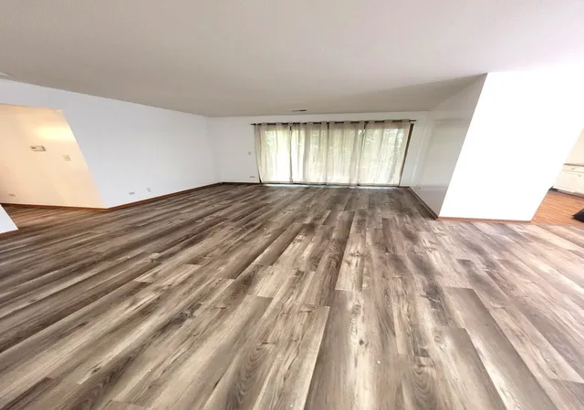 Listing Photo 3 - Condo for sale in building located at 9303 Montgomery Dr, Orland Park, IL 60462 - Unit #154