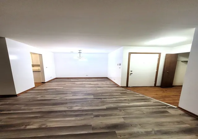 Listing Photo 4 - Condo for sale in building located at 9303 Montgomery Dr, Orland Park, IL 60462 - Unit #154