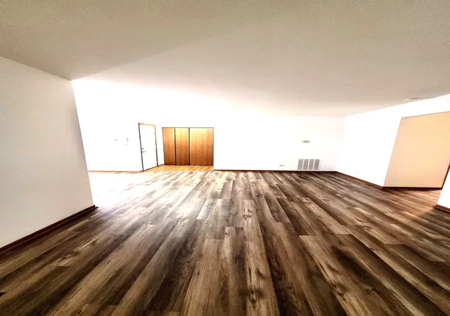 Listing Photo 5 - Condo for sale in building located at 9303 Montgomery Dr, Orland Park, IL 60462 - Unit #154