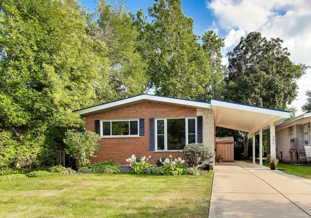 Photo 1 of Single family home for sale at 3827 White Cloud Dr, Skokie, IL 60076 | MLS# 12758451 | Listing updated on 2026-10-03