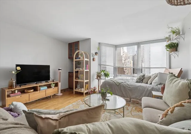 Photo 4 of Condo for sale at 21 W Goethe St #8H, Chicago, IL 60610 | MLS# 12758452 | Listing updated on 2026-09-14