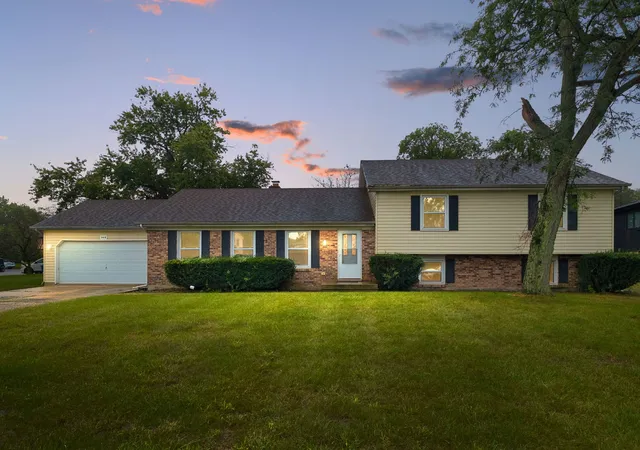 Single family home for sale at 944 Carol Ln, Crete, IL 60417 | MLS# 12758455
