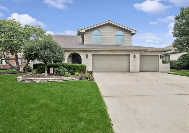 Single family home for sale at 8122 Hampton Dr, Woodridge, IL 60517 | MLS# 12758460
