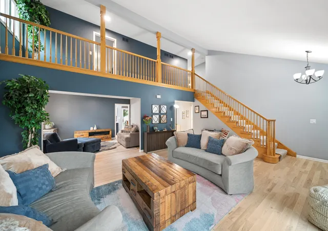 Photo 2 of Single family home for sale at 8122 Hampton Dr, Woodridge, IL 60517 | MLS# 12758460 | Listing updated on 2026-09-21