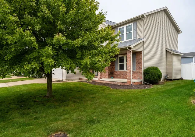Photo 3 of Single family home for sale at 2961 Three Eagles St, Normal, IL 61761 | MLS# 12758473 | Listing updated on 2026-10-07