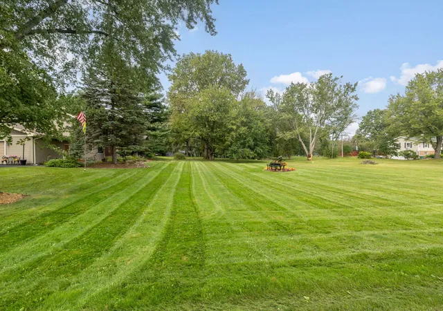 Photo 4 of Single family home for sale at 9718 Knolltop Rd, Union, IL 60180 | MLS# 12758482 | Listing updated on 2026-09-24