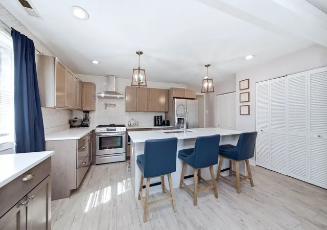 Photo 3 of Single family home for sale at 6 Mantua Ct, Park Forest, IL 60466 | MLS# 12758486 | Listing updated on 2026-09-19