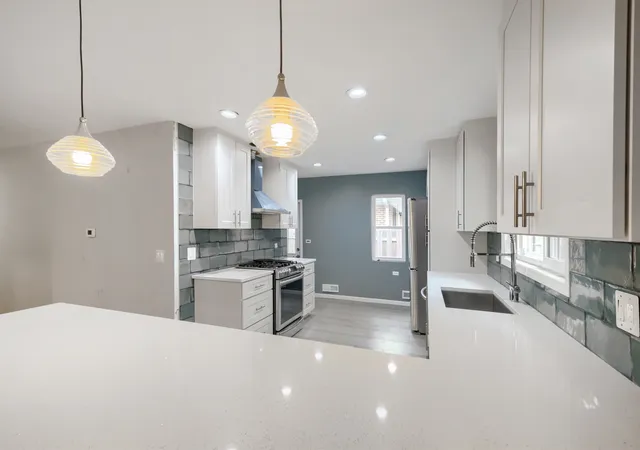 Photo 4 of Single family home for sale at 12 S Waterman Ave, Arlington Heights, IL 60004 | MLS# 12758490 | Listing updated on 2026-09-23