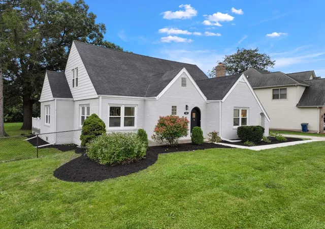 Photo 2 of Single family home for sale at 15w105 Harrison St, Elmhurst, IL 60126 | MLS# 12758494 | Listing updated on 2026-09-26