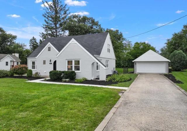 Photo 3 of Single family home for sale at 15w105 Harrison St, Elmhurst, IL 60126 | MLS# 12758494 | Listing updated on 2026-09-26
