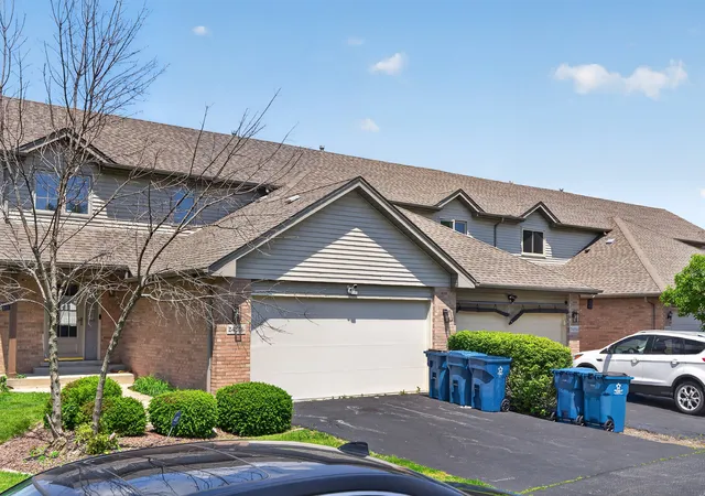 Photo 3 of Townhouse for sale at 24556 S Independence Blvd, Crete, IL 60417 | MLS# 12758511 | Listing updated on 2026-09-14