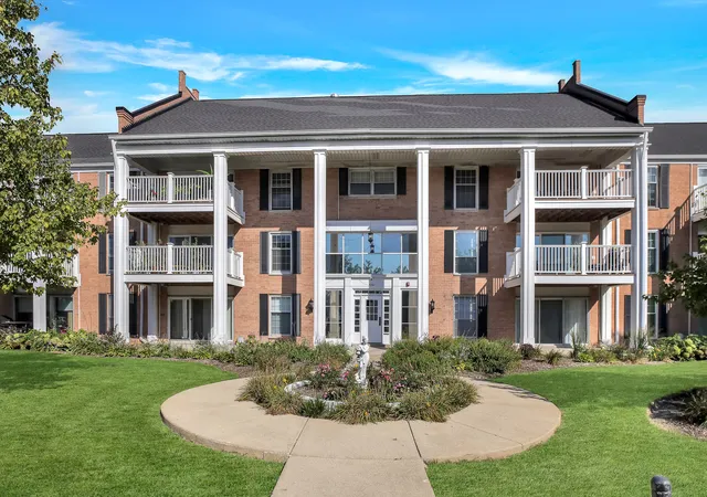 Listing Photo 1 - Condo for sale in building located at 5501 Carriageway Dr, Rolling Meadows, IL 60008 - Unit #313A