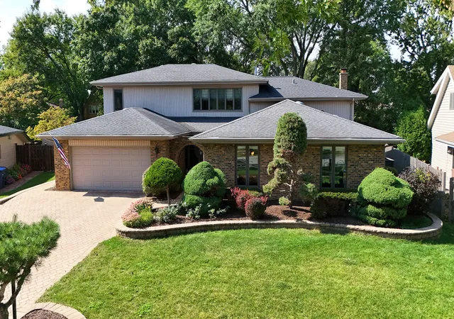 Photo 1 of Single family home for sale at 7202 Gold Grv Pl, Darien, IL 60561 | MLS# 12758522 | Listing updated on 2026-09-24