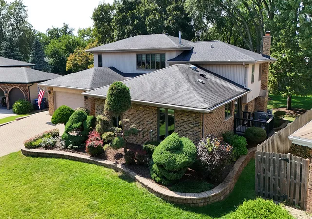 Photo 2 of Single family home for sale at 7202 Gold Grv Pl, Darien, IL 60561 | MLS# 12758522 | Listing updated on 2026-09-24