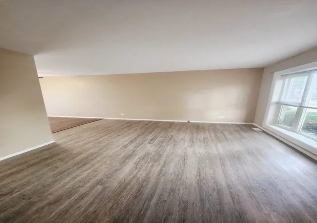 Photo 2 of Townhouse for sale at 3152 Medford Ct #3152, Streamwood, IL 60107 | MLS# 12758529 | Listing updated on 2026-10-02