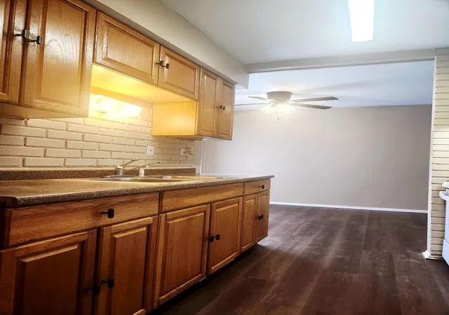 Photo 4 of Townhouse for sale at 3152 Medford Ct #3152, Streamwood, IL 60107 | MLS# 12758529 | Listing updated on 2026-10-02