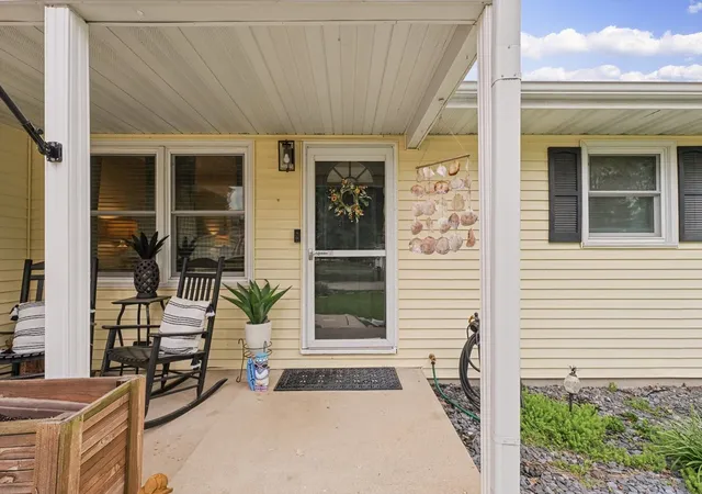 Photo 4 of Sale Pending at 2201 Clover Ln, Champaign, IL 61821 | MLS# 12758534 | Listing updated on 2026-10-03
