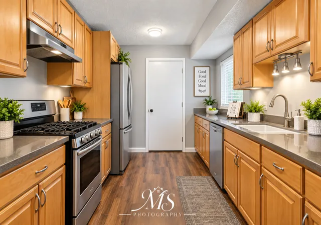 Listing Photo 4 - Condo for sale in building located at 1713 Fulton Ln, Hanover Park, IL 60133