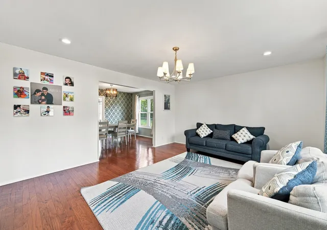 Photo 4 of Single family home for sale at 316 Plymouth Ln, Bloomingdale, IL 60108 | MLS# 12758541 | Listing updated on 2026-09-14