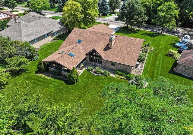 Photo 3 of Single family home for sale at 254 Wood Glen Ln, Oak Brook, IL 60523 | MLS# 12758543 | Listing updated on 2026-09-23
